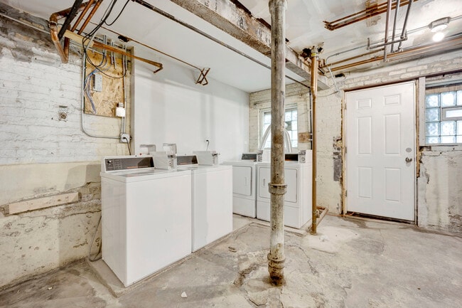 Building Photo - 3922 W Altgeld St