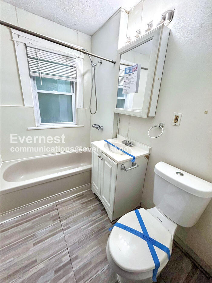 Building Photo - 12701 Benham Ave