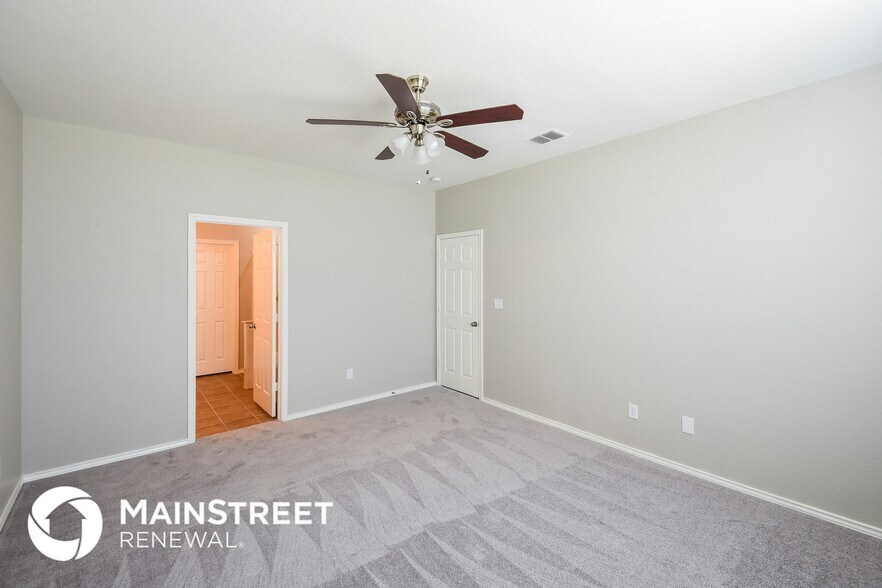 Building Photo - 11942 Fieldcrest Run