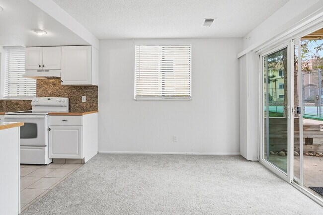 Building Photo - $1,540.95 with $300 off the first month's rent, 1 Bed - 1 Bath, Condo in Aurora with Washer and D...