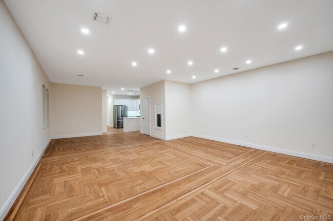 Building Photo - 41-06 25th Ave