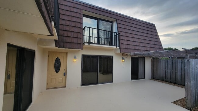 Building Photo - 606 6th Ln