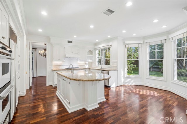 Building Photo - 15 Jupiter Hills Dr