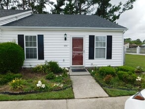 Building Photo - Charming Triplex in Havelock