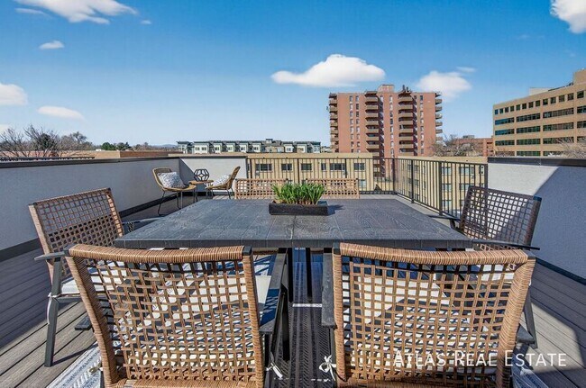 Building Photo - 830 Cherry St