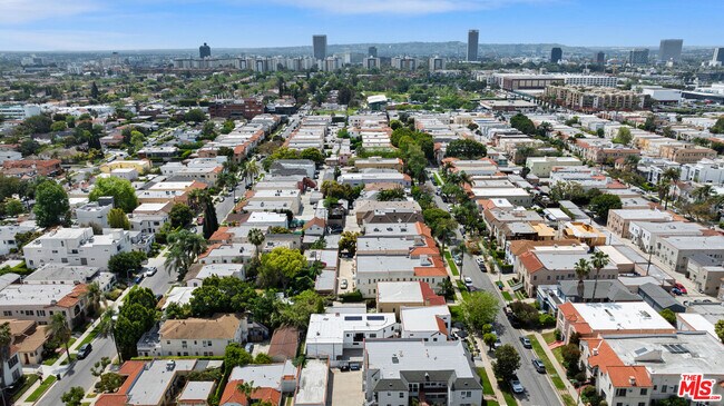 Building Photo - 458 N Sierra Bonita Ave