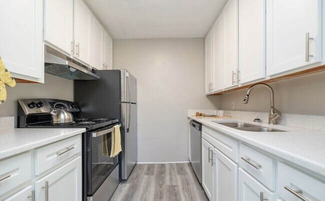 Primary Photo - 180 S Pine Lake Dr