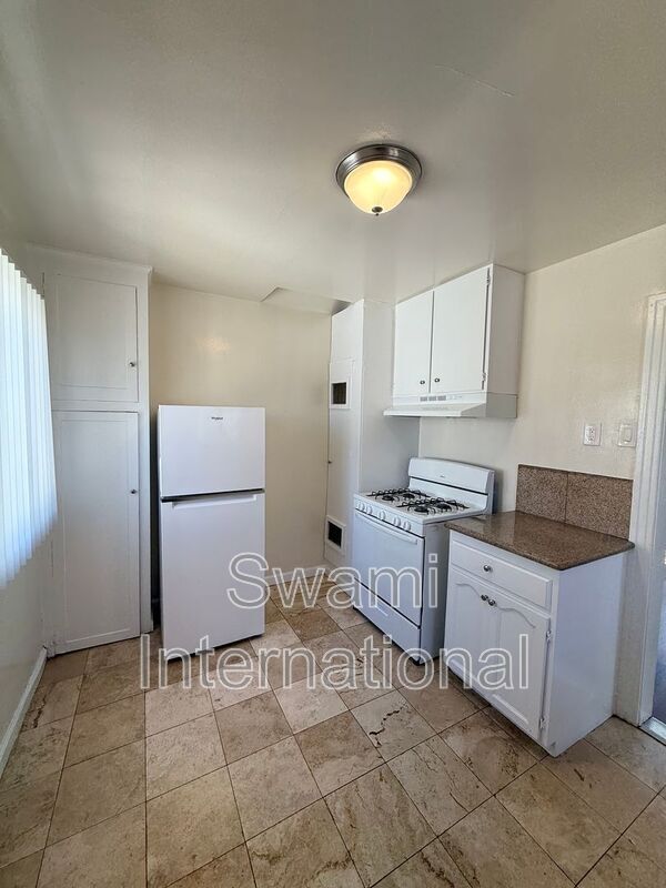 Building Photo - 119 E N St