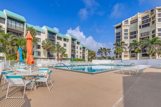 Building Photo - 2400 S Ocean Dr