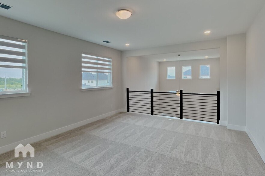 Building Photo - 3012 Eleanor Dr