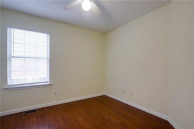 Building Photo - 4033 Oak Glenn Dr