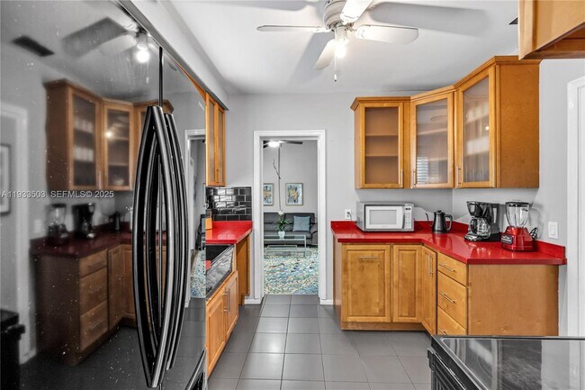 Building Photo - 427 NE 107th St