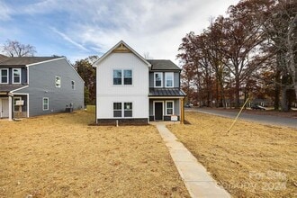 Building Photo - 1241 Eastway Dr