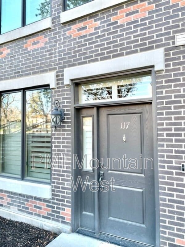 Building Photo - 88 S 900 E