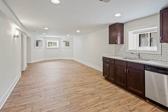 Building Photo - 3614 N Hoyne Ave
