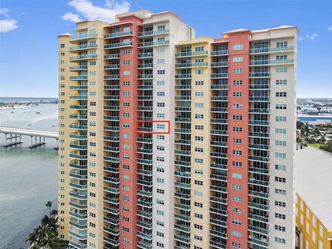 Building Photo - 2650 Lake Shore Dr