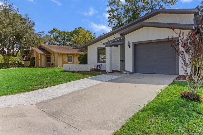 Building Photo - 83 Golfview Dr
