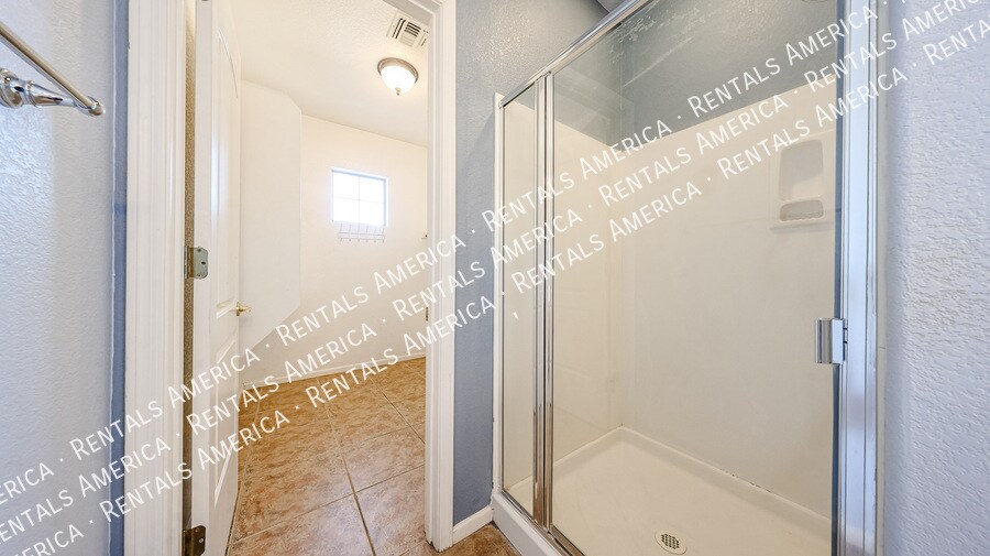 Building Photo - 13601 W Cypress St