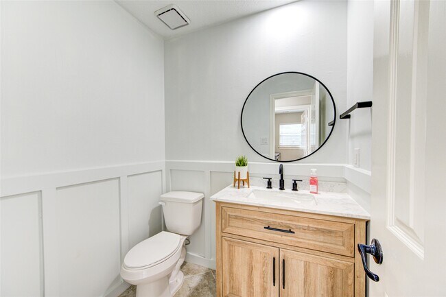 Building Photo - 1535 Hannington Dr