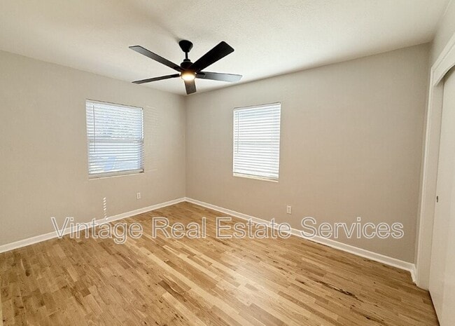 Building Photo - 105 N Aurora Ave