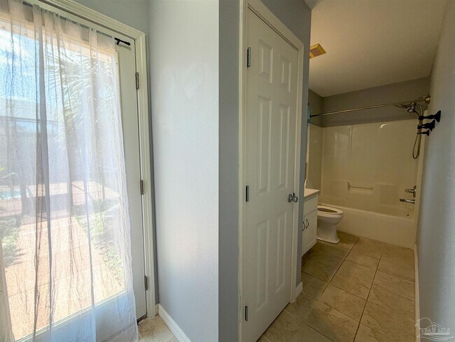 Building Photo - 3977 High Bridge Dr