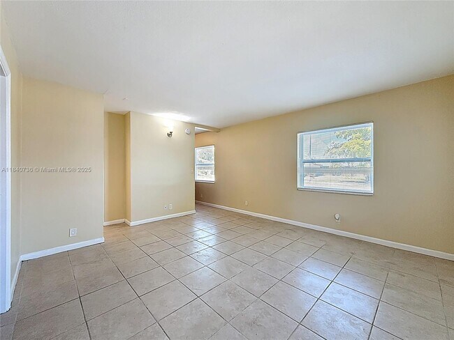 Building Photo - 260 NW 40th Ct