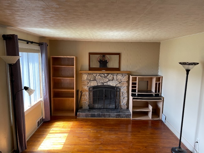 Building Photo - 1032 E Cloverland Dr