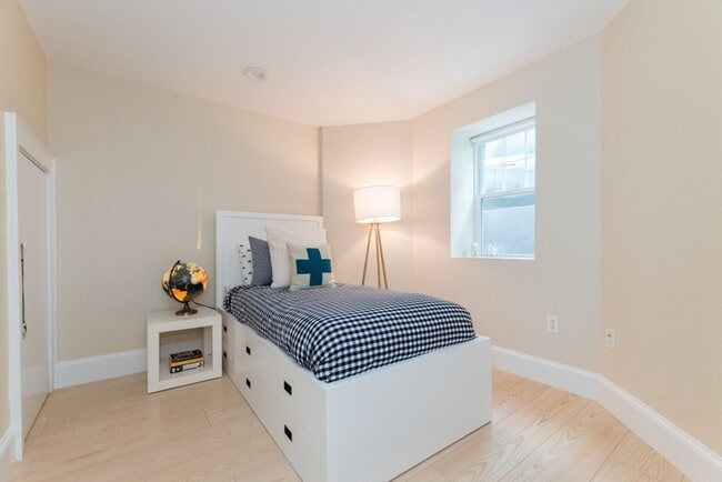 Building Photo - 417 Walden St