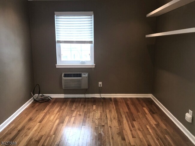 Building Photo - 7D Troy Dr