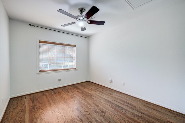 Building Photo - 1070 Lamonte Ln