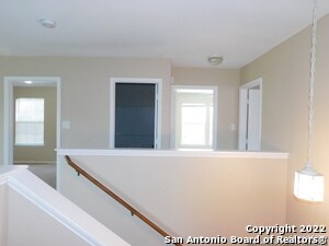 Building Photo - 10386 Oakwood Crest