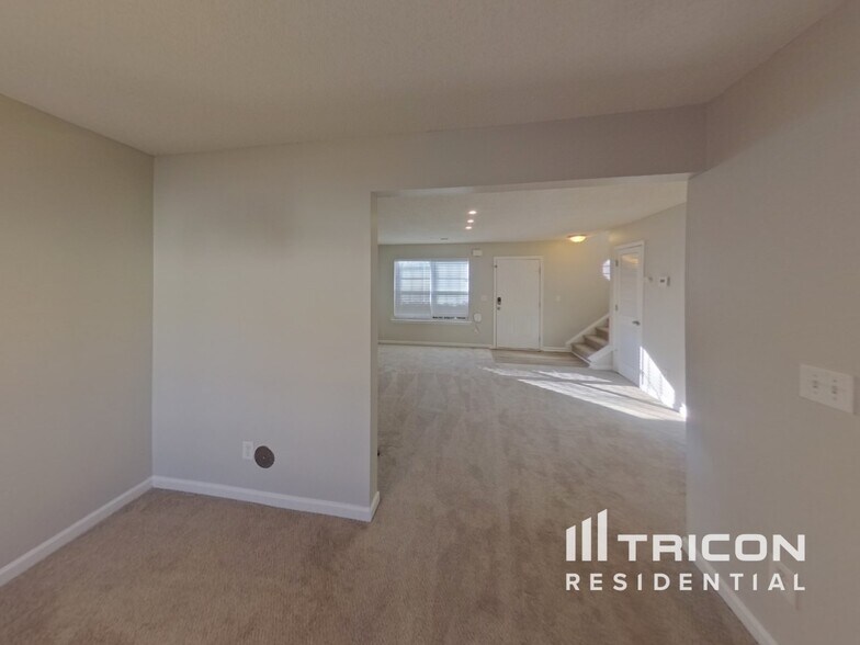 Building Photo - 420 Kara Ln