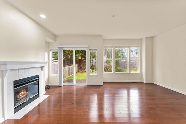 Building Photo - Spacious Townhome in Bellevue College Neig...