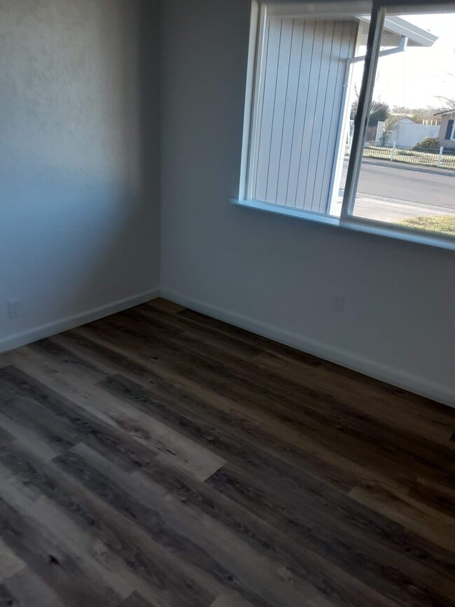 Building Photo - 750 Crosby Ln