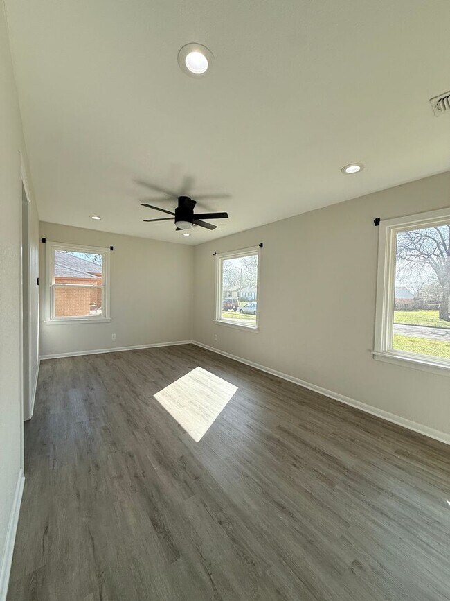 Building Photo - Bright & Clean 3 Bedroom 2 Bath