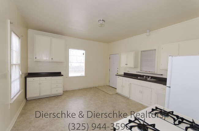 Building Photo - Affordable 2 bedroom home CLOSE ACCESS TO LOOP 306!