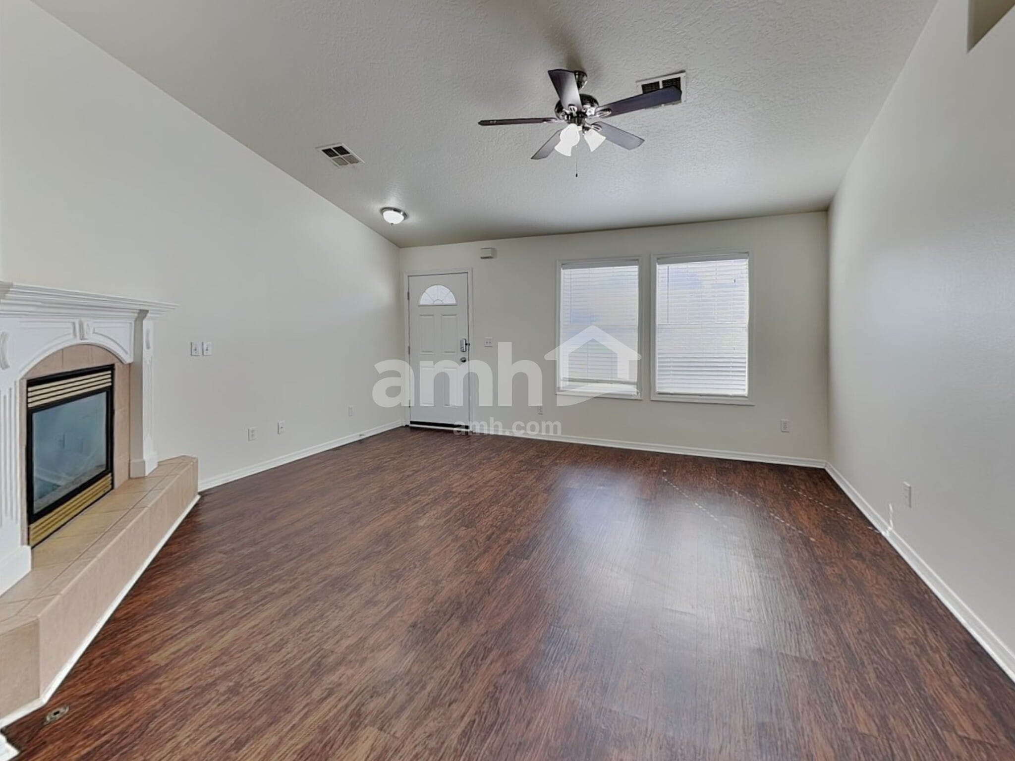 Building Photo - 410 S Saddlerock Ave