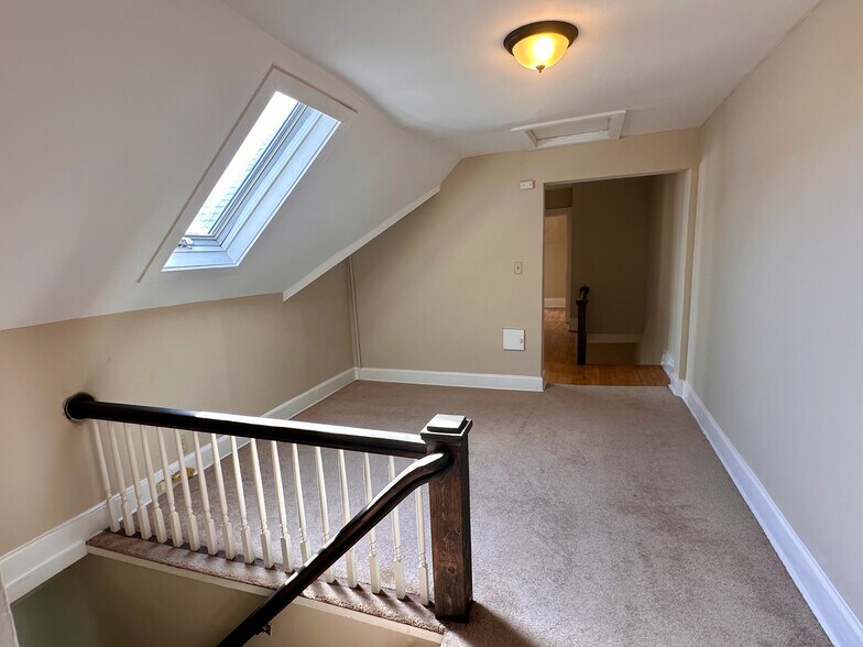 Building Photo - 2216 E Ivanhoe Pl