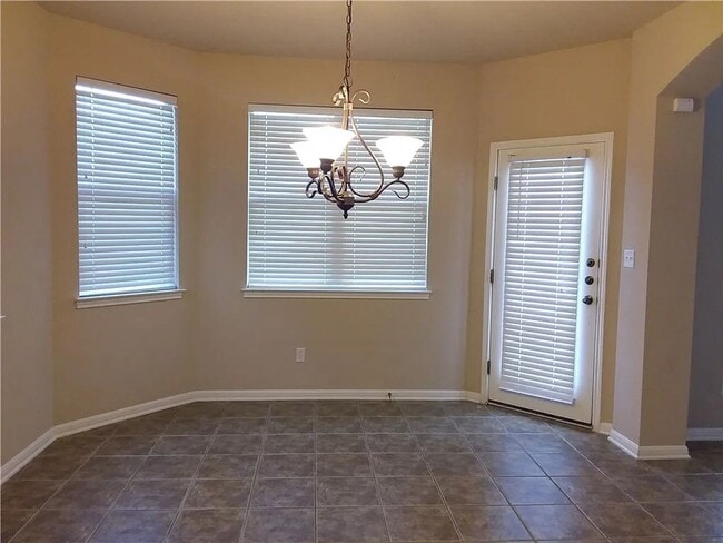 Building Photo - Lovely 4 Bed 2.5 Bath Home!