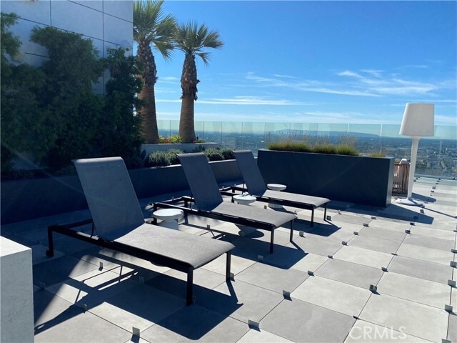 Building Photo - 400 S Broadway