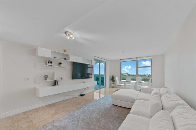 Building Photo - 2641 N Flamingo Rd