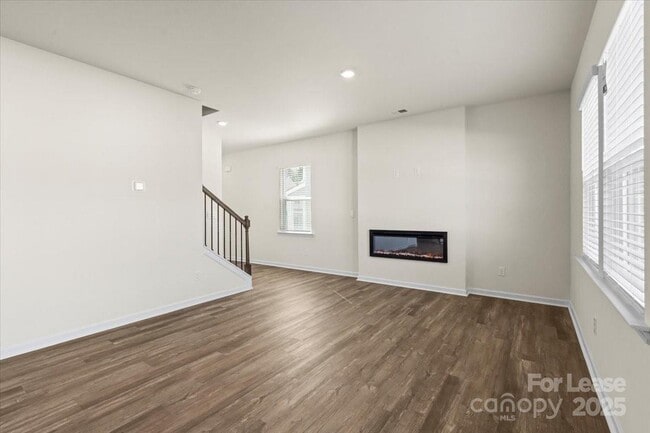 Building Photo - 1339 37th Ave Lane NE