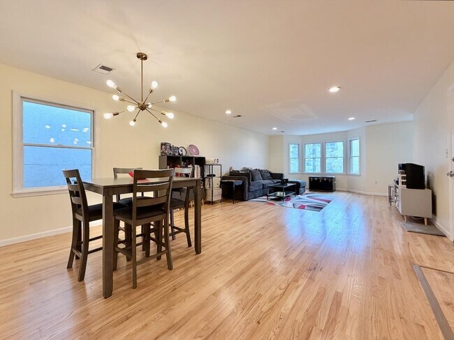 Primary Photo - 378 7th St