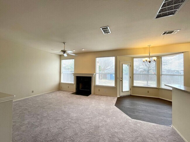 Building Photo - Lovely 3 Bedroom/2.5 Bathroom in Round Rock!