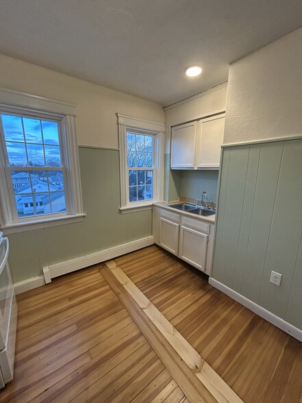 Building Photo - 335 Academy Ave