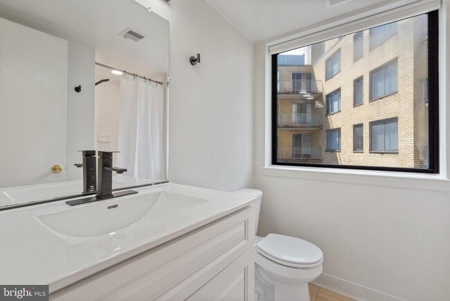 Building Photo - 1117 New Hampshire Ave NW