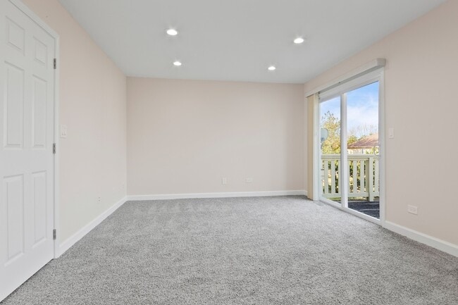 Building Photo - 546 W Parkside Dr