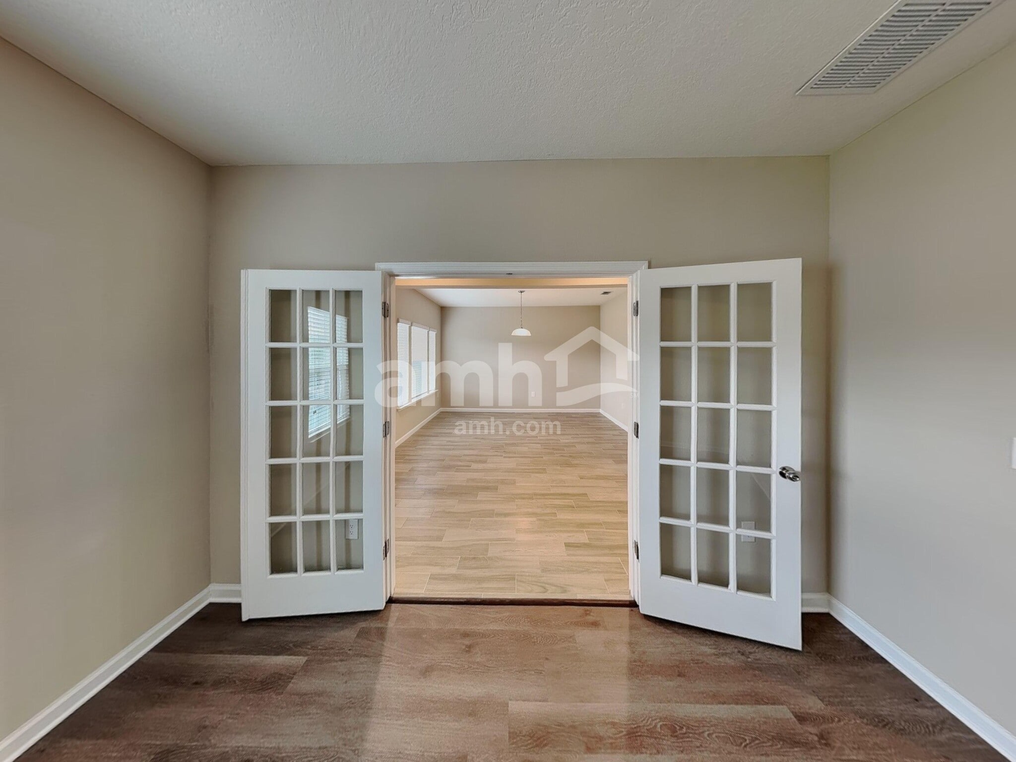 Building Photo - 37 Trumpco Dr