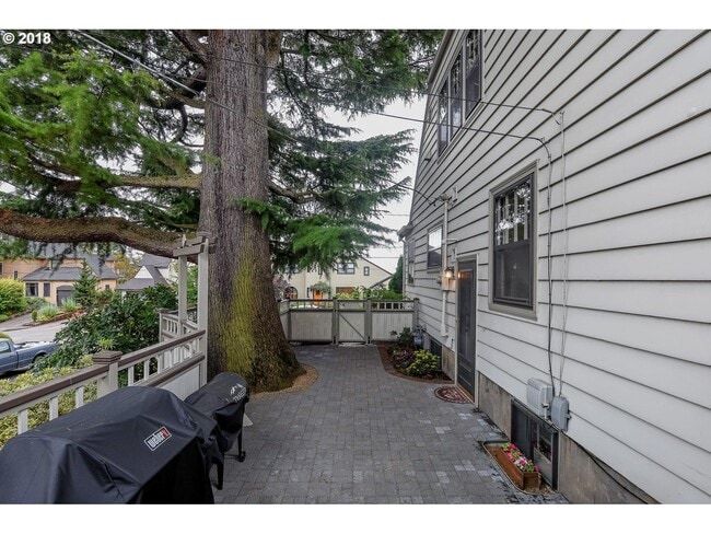 Building Photo - BEAUTIFUL TUDOR ON ALAMEDA RIDGE, 4/2.5