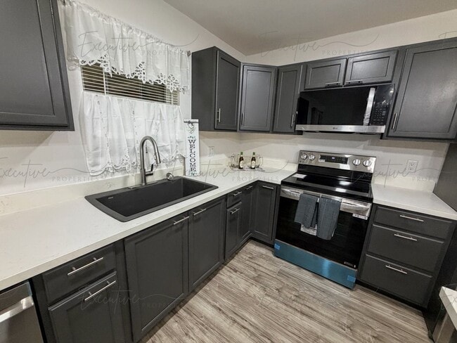 Building Photo - Available Now – Updated 3-Bed, 2-Bath Home in Iowa with Garage